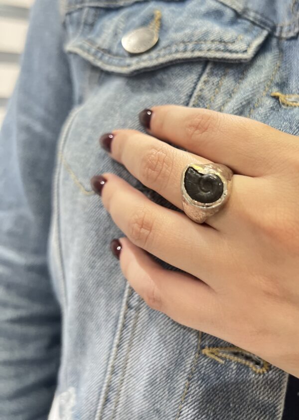 Anillo de plata .925 de ammonite fósil - Image 3